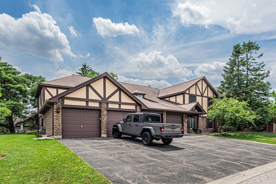 Building Photo - 1719 Lakecliffe Dr