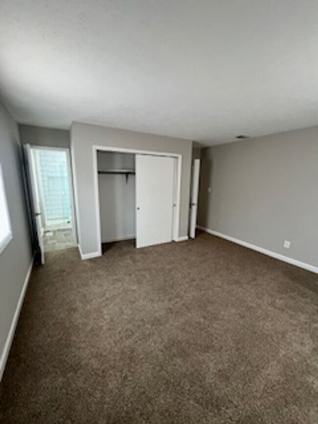 Building Photo - Sycamore Knolls: Comfort, Space & Convenience on Bloomington's East Side