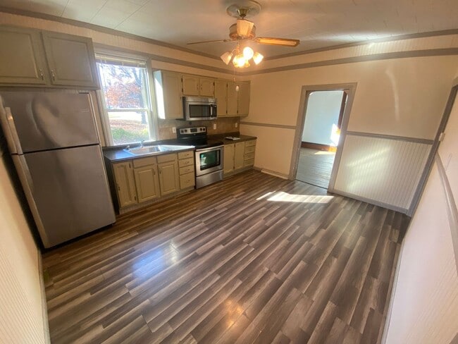 Building Photo - Your New Home in Dallastown!!