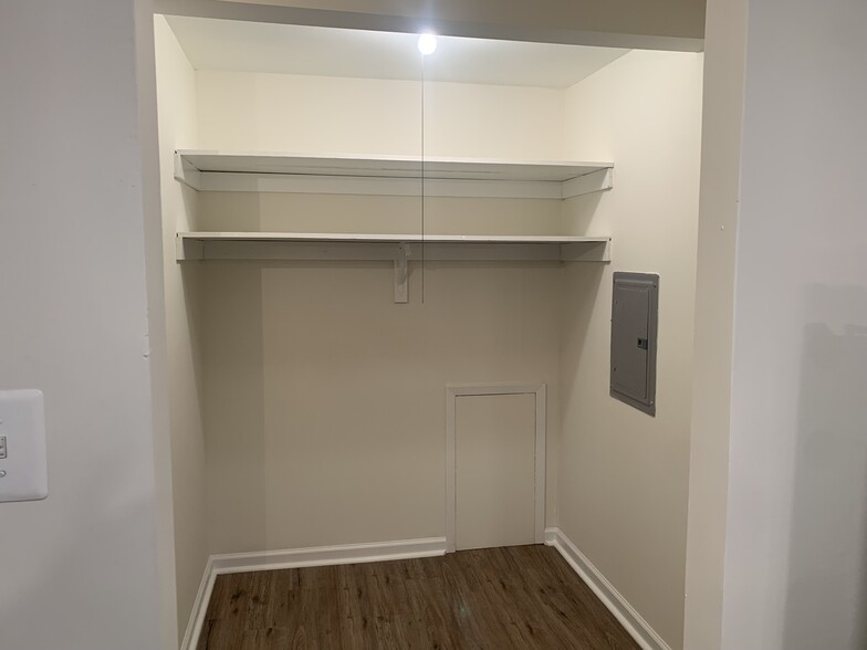 Building Photo - 156 Drummers Ln