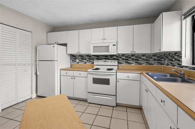 Building Photo - 28214 SW 143rd Ct
