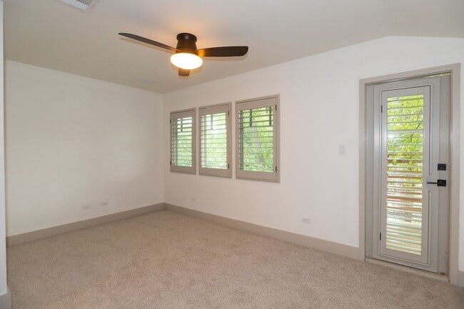 Building Photo - Bouldin Creek Neighborhood - Prime Location - 3/2.5!