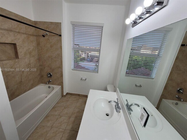 Building Photo - 156 SE 21st Terrace