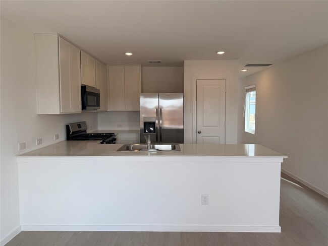 Building Photo - 922 Pertuso Ln