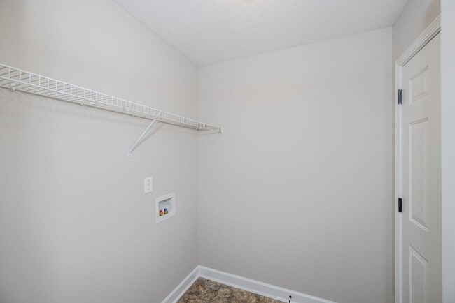 Building Photo - 304 York Ln