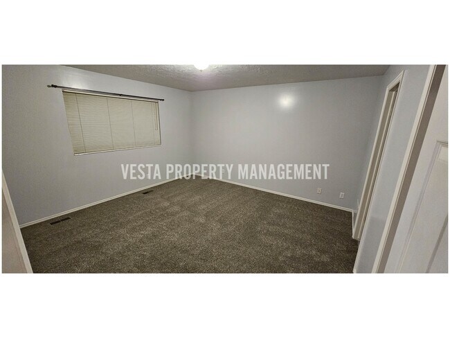 Building Photo - 981 Hudson St