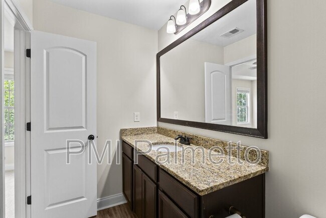 Building Photo - 634 Pine Lilly Dr