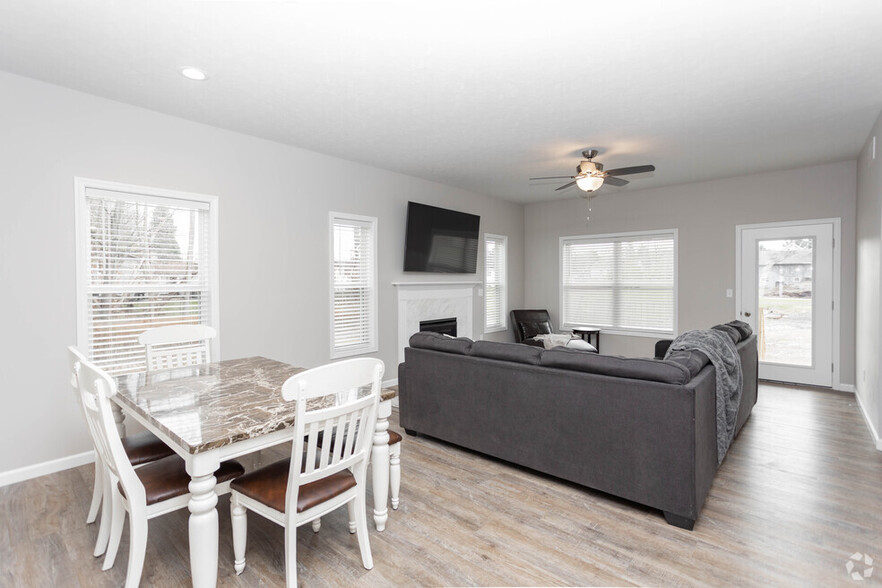 Living Room & Dining Area - Brandon Woods Townhomes