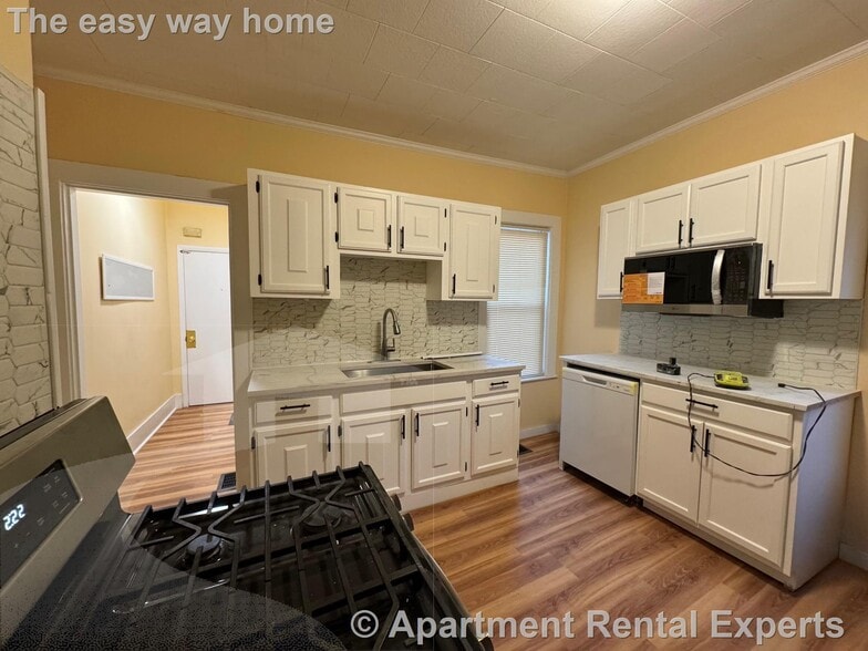 Primary Photo - 32 Claremon St