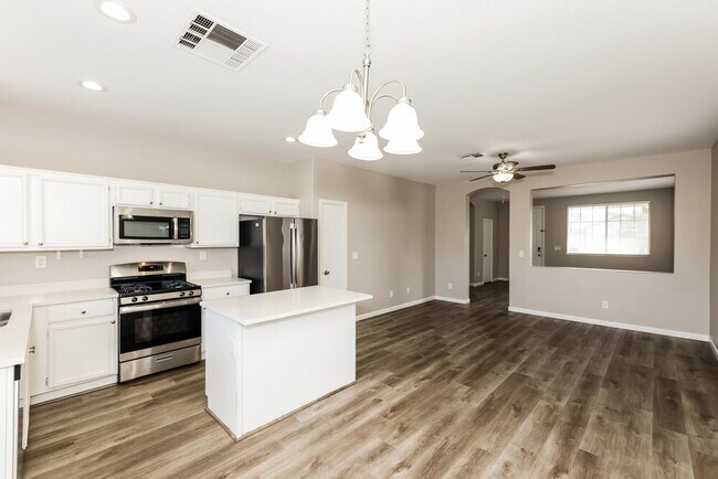 Building Photo - 9782 Vista Crest Ave