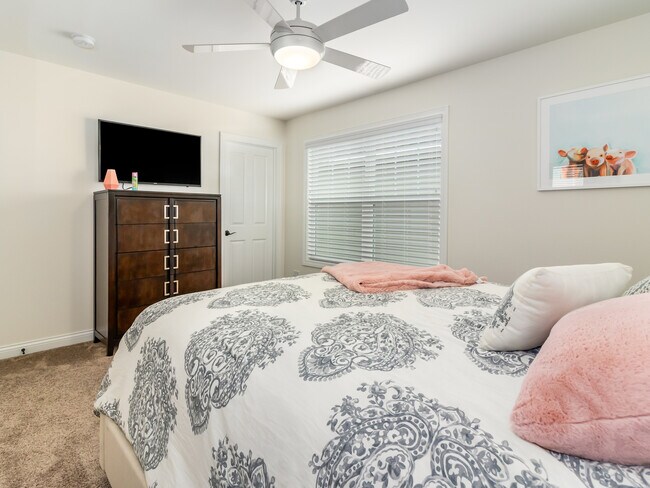 Building Photo - 1635 Castle Lawn Ct