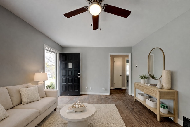 Building Photo - Renovated 3BR Home with Basement & Pet-Friendly Yard in KC