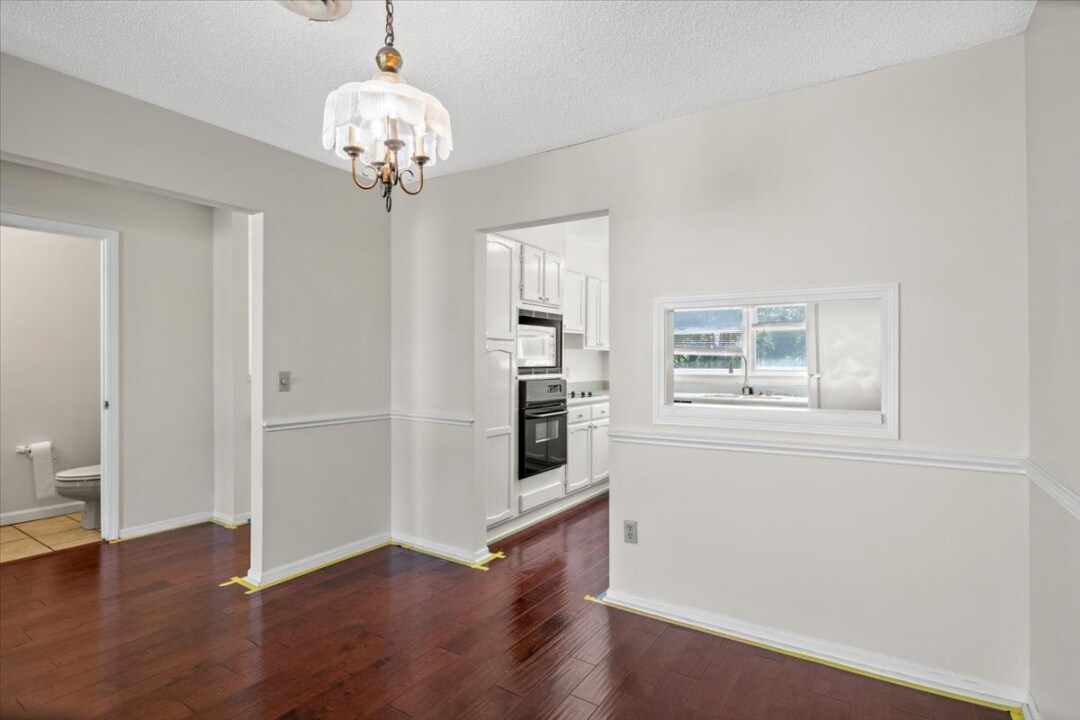 Building Photo - 488 Greenview Dr