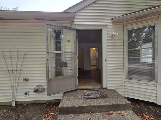 Building Photo - Spokane Valley Home Available Now!