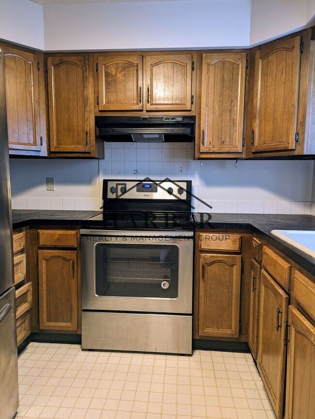 Building Photo - 2 Bedroom 1 Bath - Special: 1st Month Free