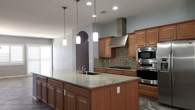 Building Photo - 5 bedroom, 4 bathroom home with a Casita