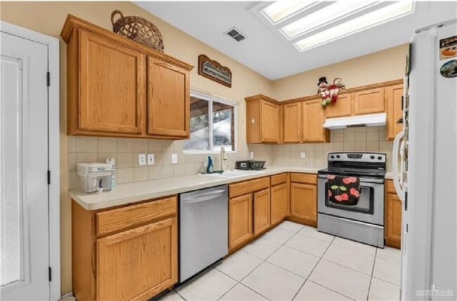 Building Photo - 24 Los Indios Pkwy