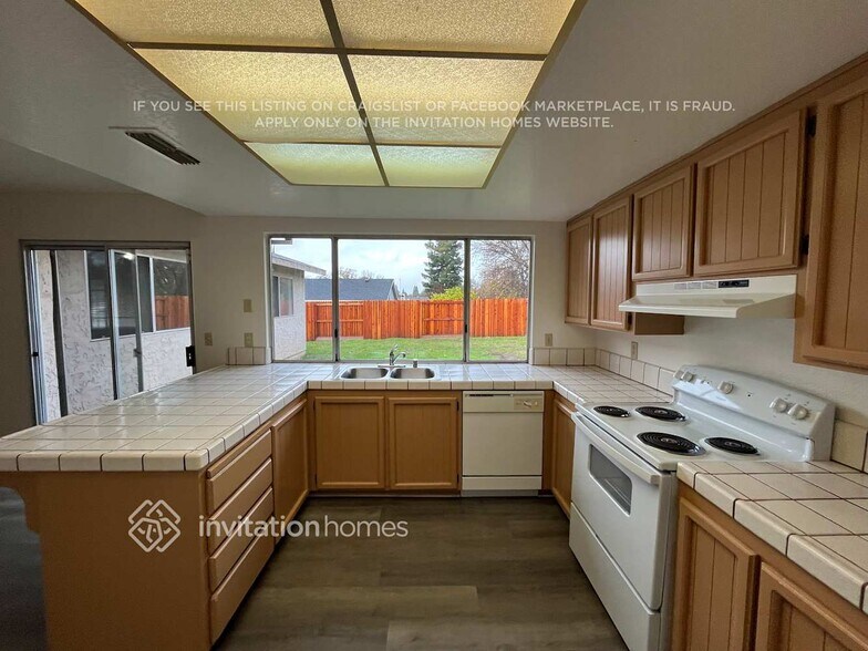 Building Photo - 7905 Wintergreen Dr