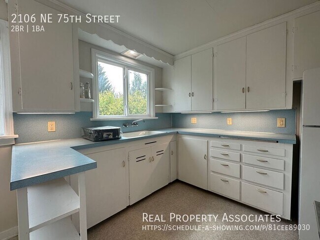 Building Photo - 2106 NE 75th St