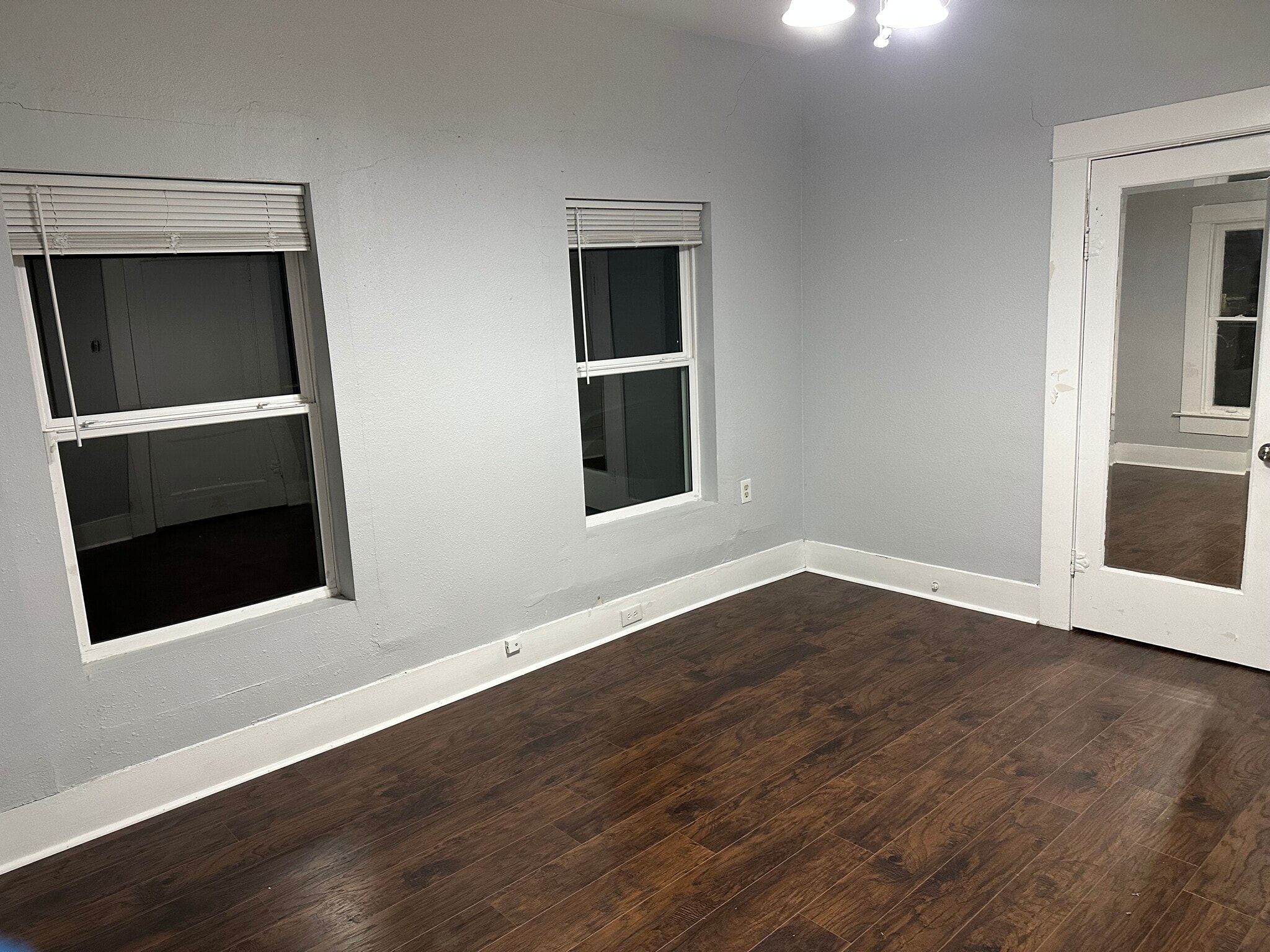 Building Photo - 1118 Santa Anna