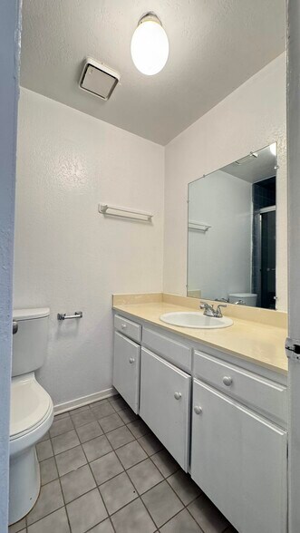 Building Photo - 18530 Hatteras St