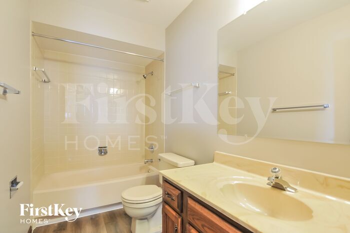 Building Photo - 1722 Treetop Dr