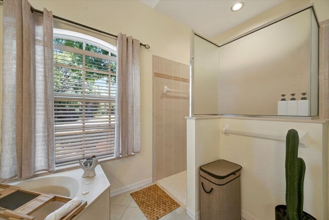 Building Photo - 19 Hoffer St