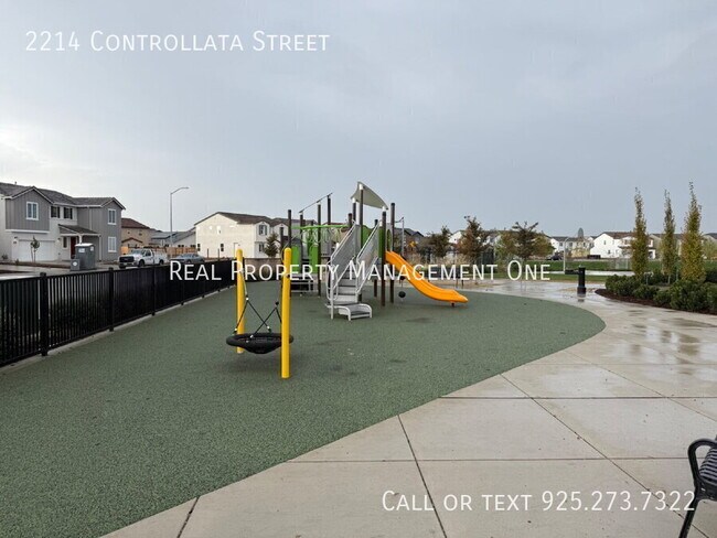 Building Photo - 2214 Controllata St