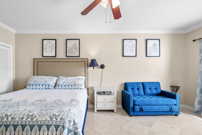 Building Photo - 10100 Lakeshore Dr