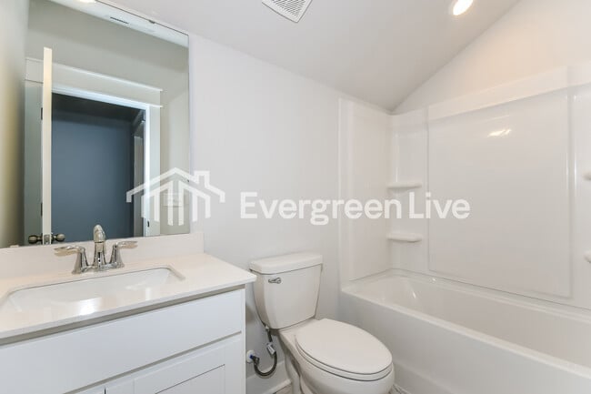 Building Photo - 134 Bloomsbury St