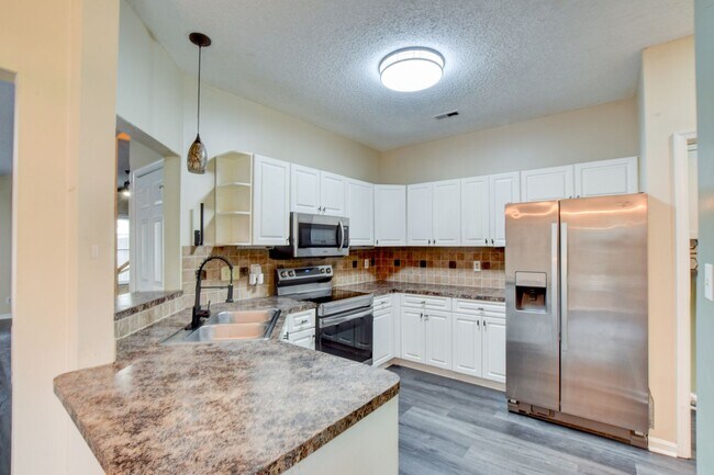 Building Photo - 922 Willow Point