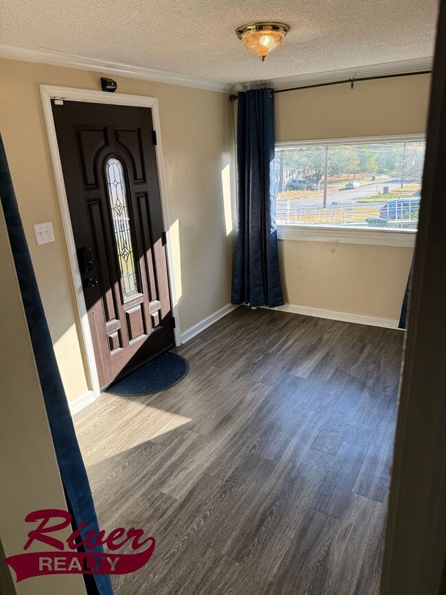 Building Photo - 2114 Telfair St