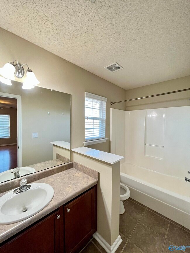 Building Photo - 143 Bremerton Dr SW