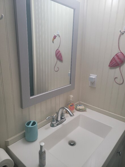 Building Photo - 308 Miracle Strip Pkwy SW