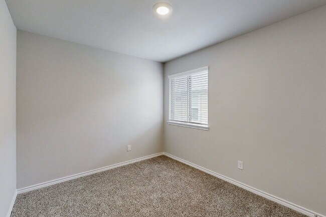 Building Photo - "Charming 3-Bed, 2-Bath Home in Bryan, TX!"