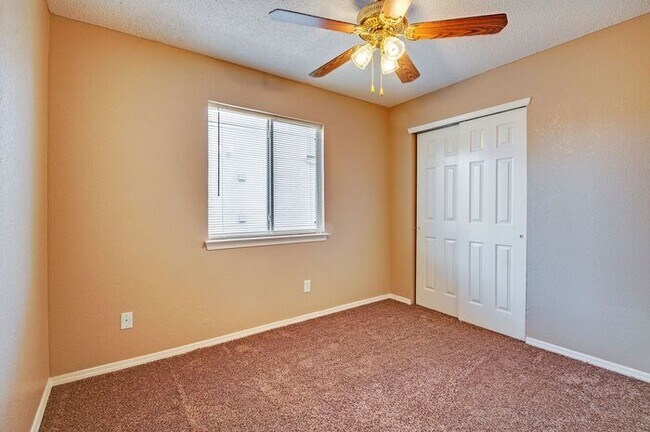 Building Photo - Gorgeous and Spacious Eastside Home for Rent with Refrigerated Air!