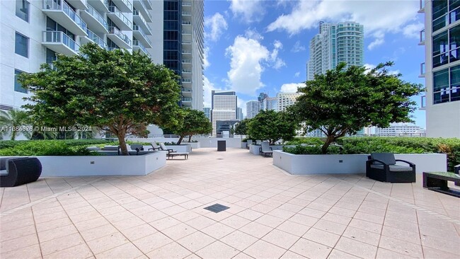 Building Photo - 1050 Brickell Ave