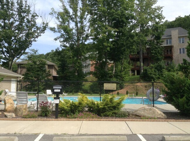 Building Photo - 31 Rotunda Cir