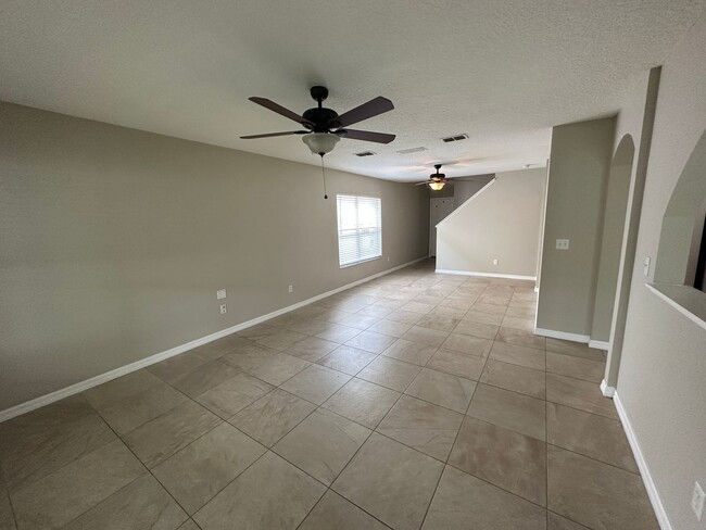 Building Photo - Lovely  3/2.5 Home w/ 2nd floor loft and f...