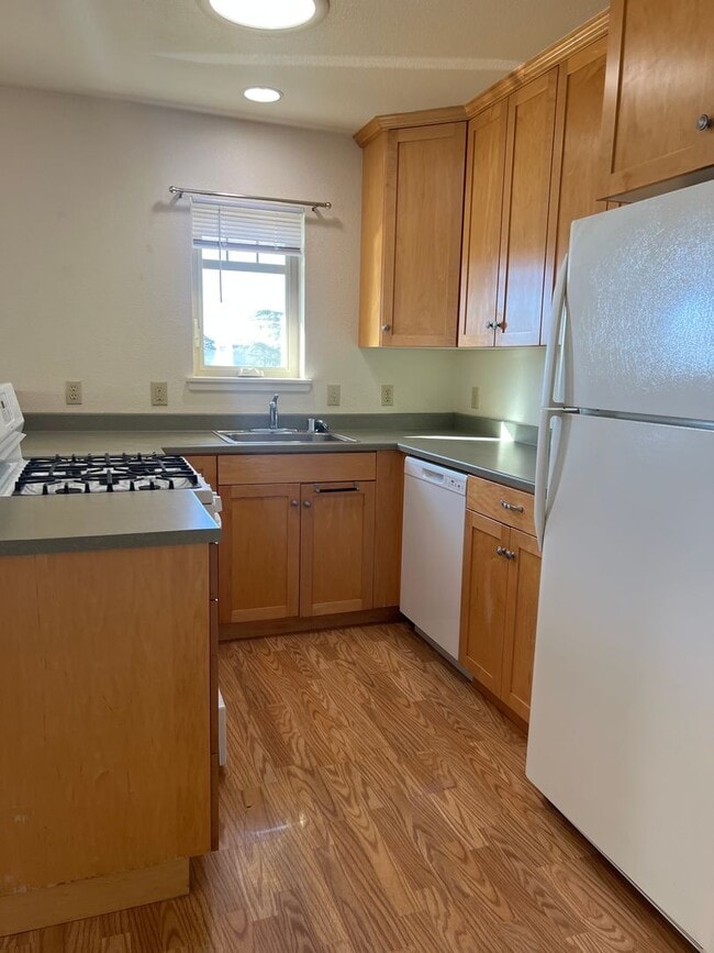 Building Photo - 655elli