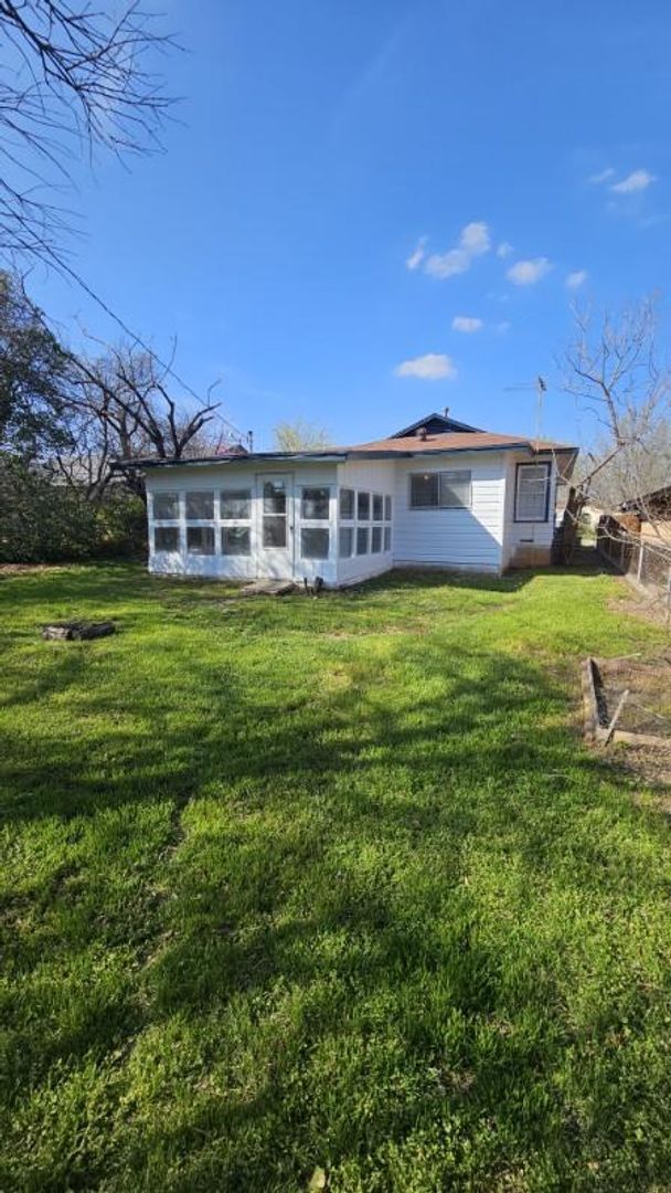 Building Photo - 3 bedroom 1 bathroom with 1 car garage in 76107