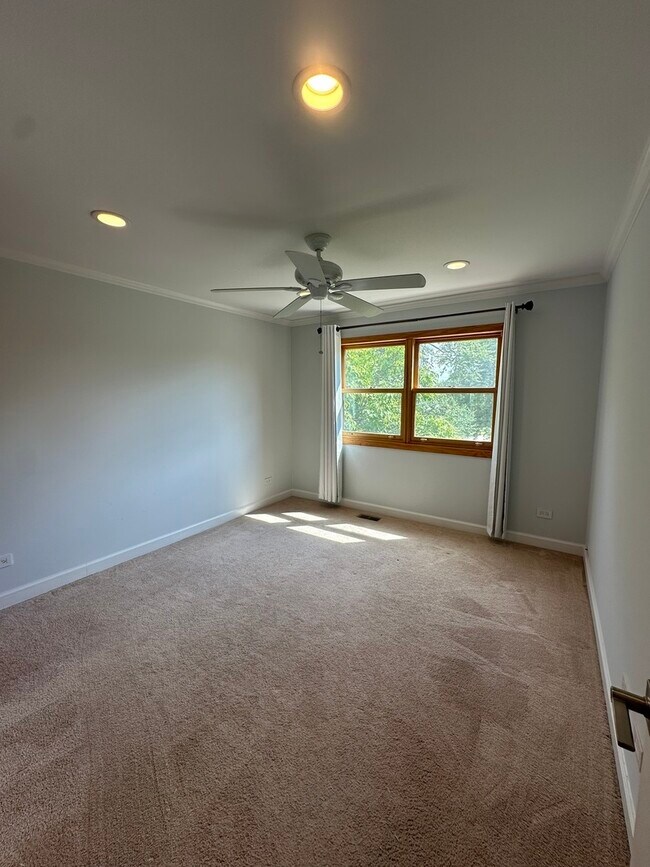 Building Photo - 567 Lorelei Dr