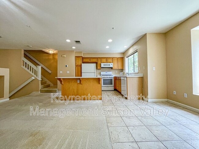 Building Photo - 362 Flower Ln