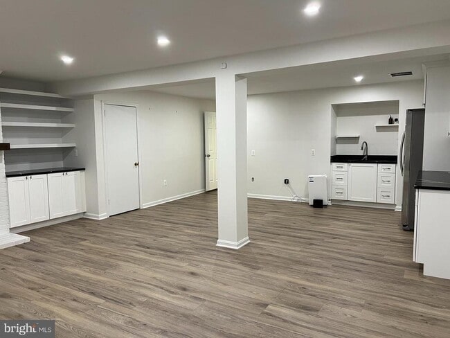 Building Photo - 6683 McLean Dr