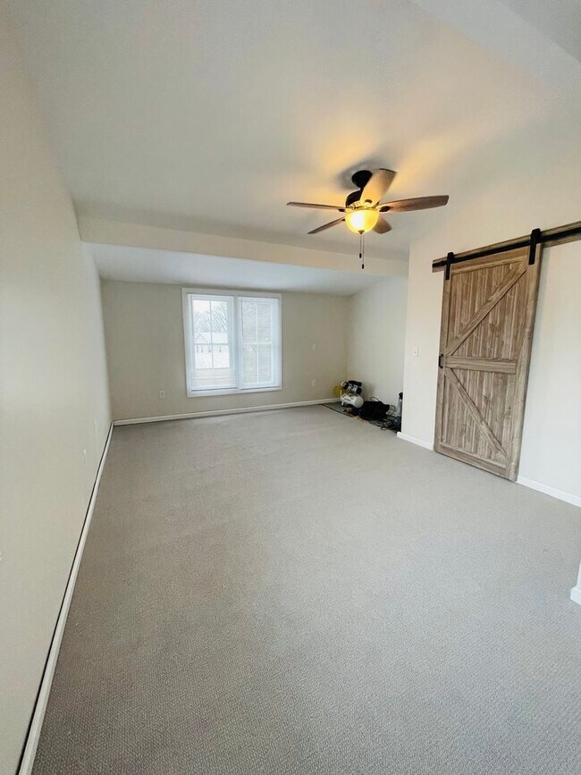 Building Photo - One Bedroom Apartment for Rent