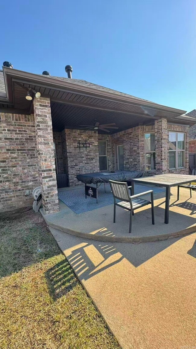 Building Photo - 121 Cabanel Dr