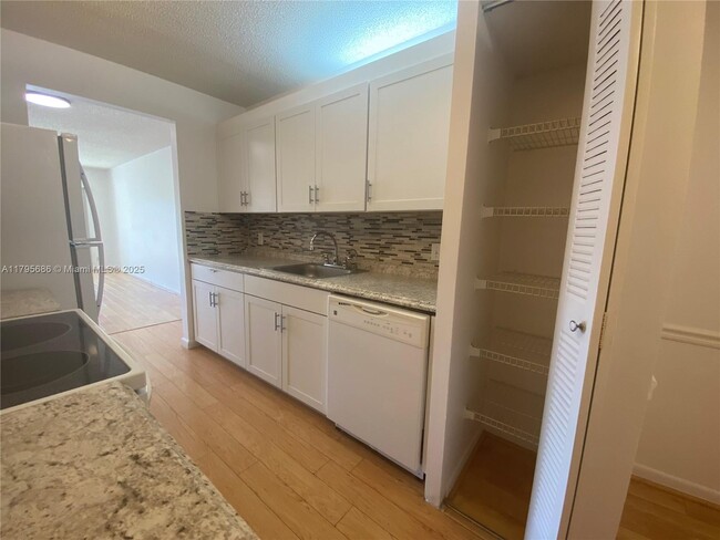 Building Photo - 1100 SW 128th Terrace