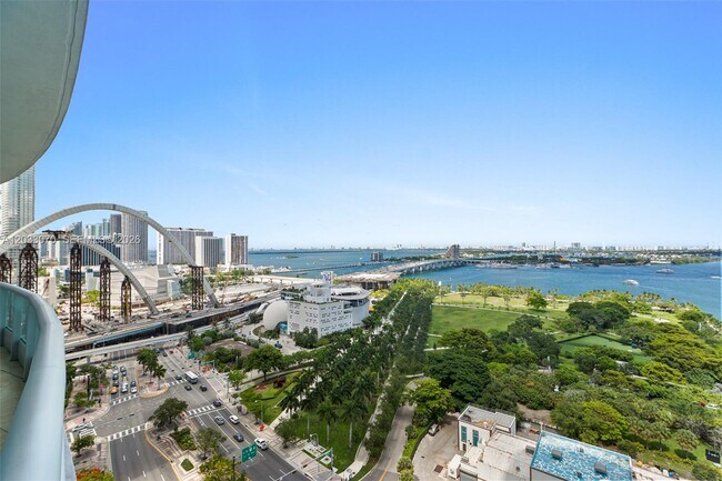 Building Photo - 900 Biscayne Blvd
