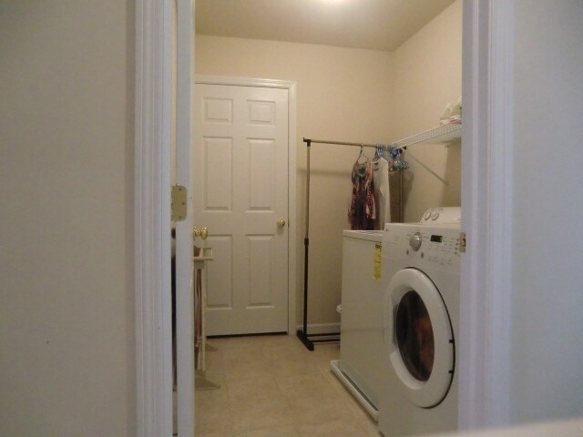 Building Photo - 2128 Red Fox Dr