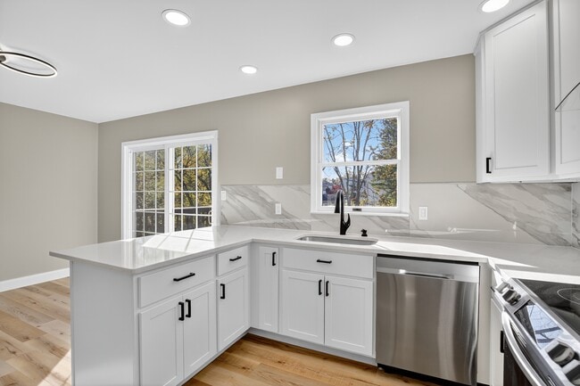 Building Photo - 3459 Howell Ct